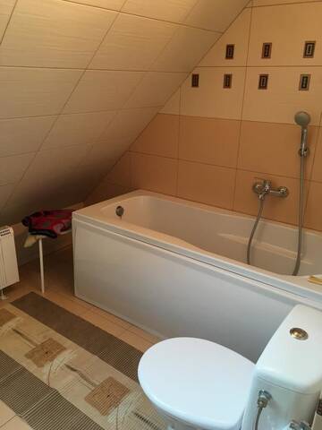 Фото номера Трехместный номер Проживание в семье Big Yellow House г. Górki Wielkie 6